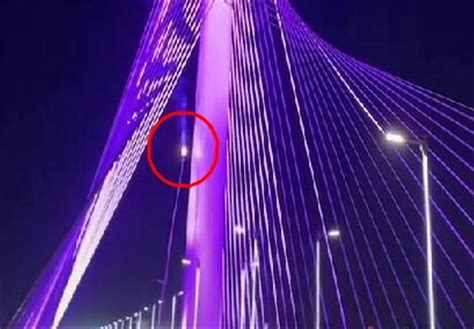 石家庄一大桥不明物体坠落后起火，当地：桥已恢复通车，详情正核查-新闻频道-和讯网