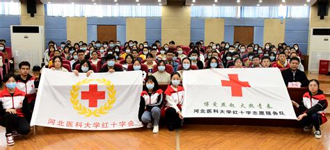 【特写】红十字防疫消杀志愿者：“疫情不退，我们不回”