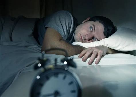 总是半夜醒来睡不着？专家：这5个方法或有效，让你安睡到天亮