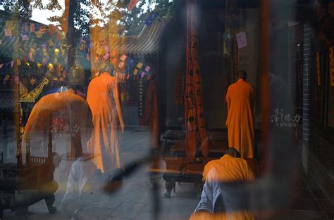 【西藏众僧侣】-风景风光高清图片大全-张家界旅游导游网 官方网