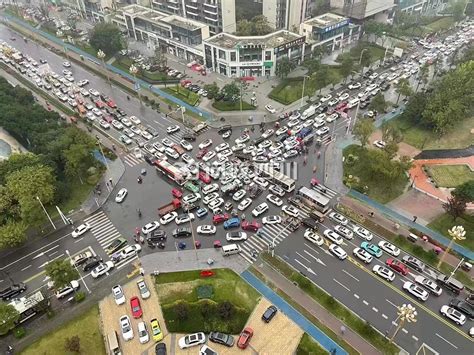 武汉上周8条路段出现异常拥堵 本周五或拥堵最严重_湖北频道_凤凰网