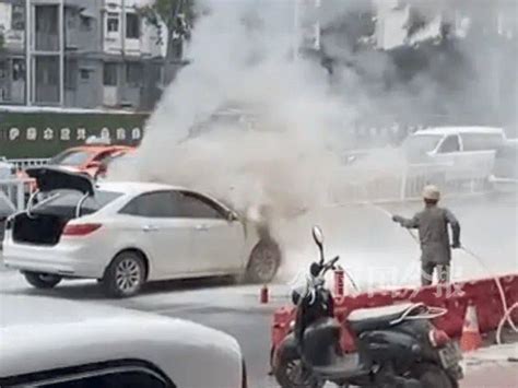 柳州一小车在路上发生自燃！下一秒，这群人坐不住了→|手机广西网