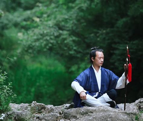 武当山道士练习剑法多年，这才是真正的中国功夫_腾讯视频