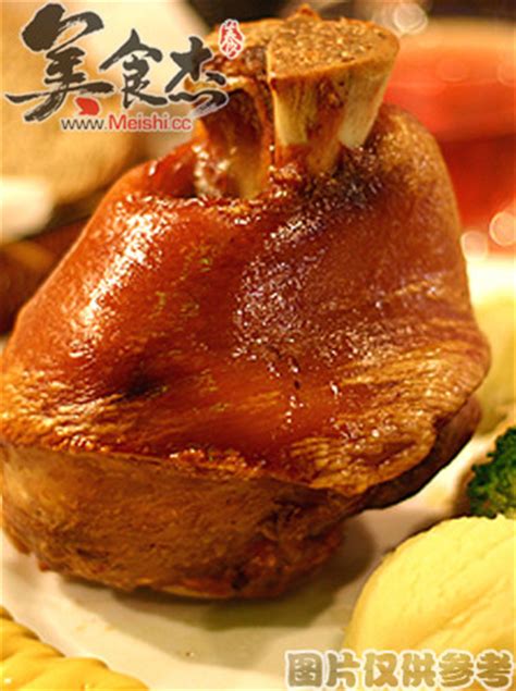 韩国菜烤猪脚吃得开心高清图片下载-正版图片503120313-摄图网