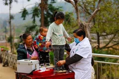 贵州黔西：乡村医生守护村民健康47年-人民图片网