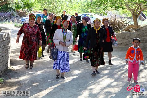 歌舞相伴的维吾尔族婚礼_图片中国_中国网