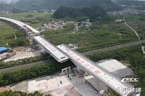 中国铁建股份有限公司 生产经营 贵港西外环高速上跨南广高铁转体桥顺利转体