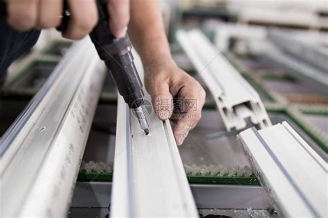 工厂生产铝和PVC门窗组装PVC门高清图片下载-正版图片502875940-摄图网