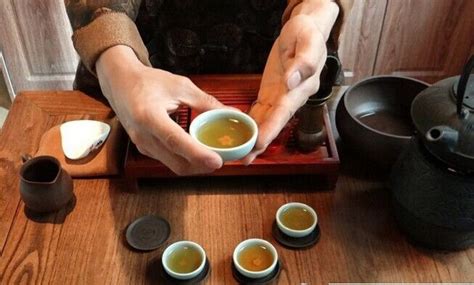 乌龙先生，用心做好茶发扬博大精深的茶文化_茶叶_中国古风图片大全_古风家