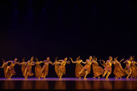 中国舞蹈“荷花奖”评奖演出举行，洛阳参评作品《大河三彩》夺得最高分-大河新闻