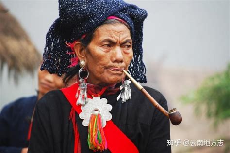 佤族妆容甜美女生头像