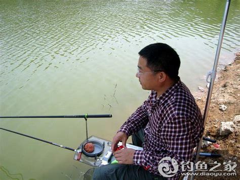 钓鱼视频：李大毛水库钓上100斤巨型大青鱼，钓鱼必看
