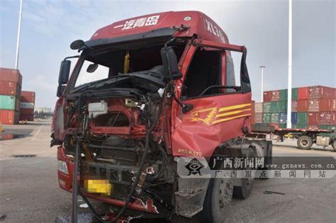 钦州两辆大货车发生碰撞 一大货车车头损坏严重_媒体推荐_新闻_齐鲁网