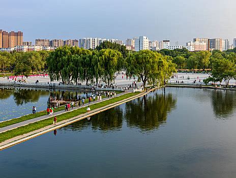 沈阳小河沿对岸石桥与水影高清图片下载_红动中国