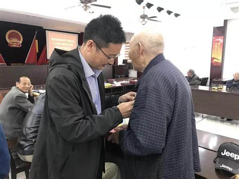 广东省委纪念建党90周年50年党龄以上党员纪念勋章
