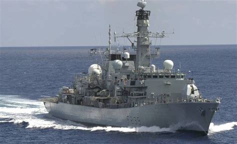 张狂！英航母编队护卫舰今天凌晨通过台湾海峡，还发推炒作