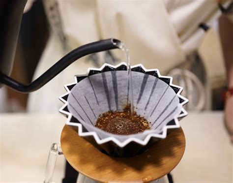咖啡粉怎么冲泡教程 用冷水冲泡与用热水冲泡的具体做法 中国咖啡网