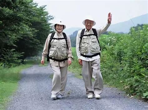 101岁寿星老人内心强大从不养生，66岁儿子讲出3点长寿之道|公社_新浪新闻