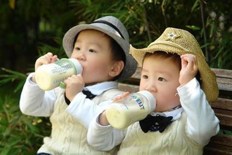 按月份给双胞胎男宝宝起名的方法_双胞胎起名_安康起名网免费取名