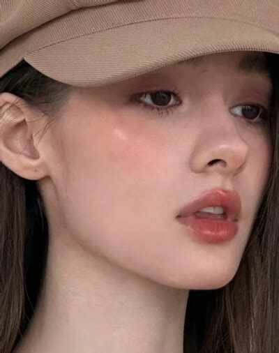 黄色系欧美女头图片