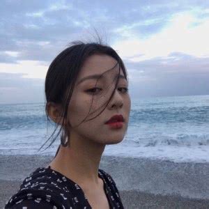 悲伤温柔素材女生头像