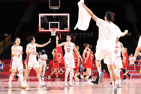 亚运赛场直击：中国女篮小组赛大胜日本_新体育网