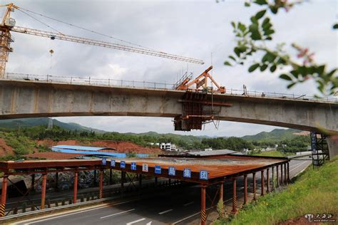国庆在岗施工忙 武忻高速建设再提速|良塘|该桥|贯通_新浪新闻