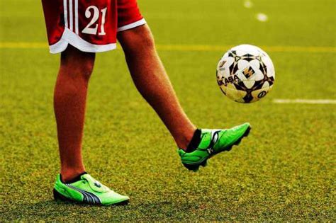 【竞技体育】带你了解足球正确欣赏方式——中德学院11人制足球规则学习活动顺利举办-完满教育-重庆移通学院