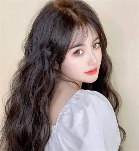 披发甜美女生图片头像
