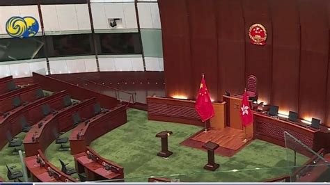 今天，他们宣誓拥护《基本法》，效忠香港特区，林郑月娥见证