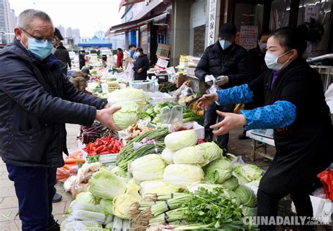 追踪：蔬菜直通车来了！老人买菜不犯难_北京日报网