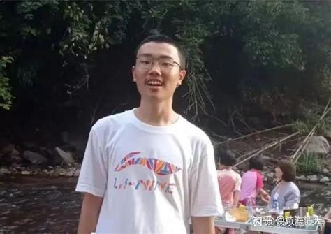 胡鑫宇尸体被发现！ 警方：金鸡山树林中发现缢吊尸体