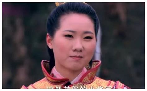 被佟丽娅的唐宫妆迷到，在唐朝，她一定也是个极美的女子吧！ - 知乎