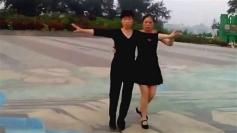 江南情伞舞8步现代舞（慢放动作）_腾讯视频