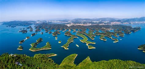 浙江淳安：2022千岛湖·界首铁人三项赛开赛-人民图片网