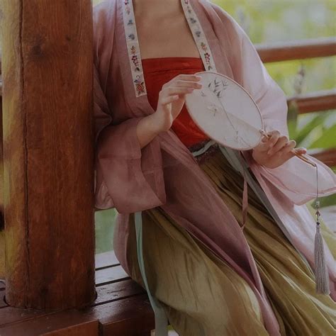 温柔汉服换装女生头像