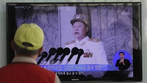 朝鲜电视台播出金正恩骑马登白头山画面，强调“白头山血统”