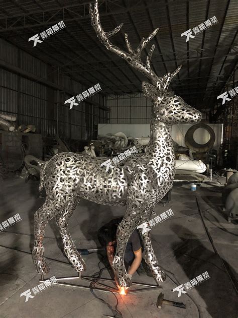 吉林室外景观 几何切面鹿雕塑 彩绘长颈鹿动物雕塑制作|资源-元素谷(OSOGOO)