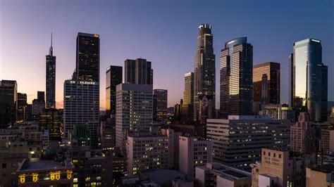上升无人机拍摄洛杉矶金融区的夜晚视频素材_ID:VCG42N1334512571-VCG.COM