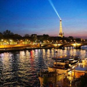 塞纳河，巴黎，法国 (© StockByM/Getty Images)