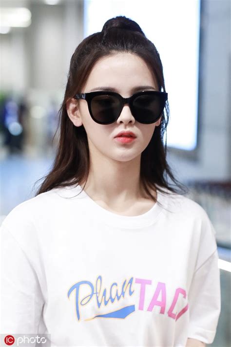 甜美女生头像半马尾