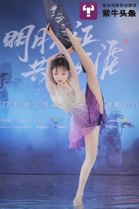 “神还原”北京冬奥会图标的小姐姐，还是名专业“空中飞人”|小姐姐_新浪新闻