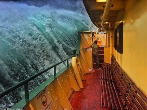 悉尼船员拍震撼航海照 近距离体验巨浪滔天-新闻中心-南海网