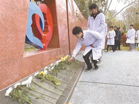 热血青年！蚌埠工商学院学生捐献血液5.41万毫升_蚌埠市中心血站