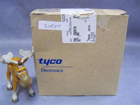 Tyco 330518 Ring Terminals 12-10 AWG 4.5mm Insulated - Lot of 400