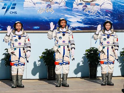 去太空穿什么 中国航天制服的型款进阶_话题_GQ男士网