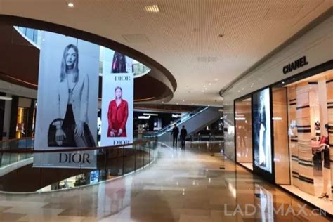 大型时尚购物商场人来人往人流高清摄影大图-千库网