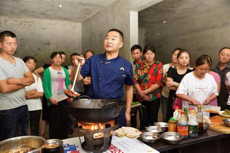 广元李家乡：提升农家乐 烹饪培训班开到村民门口