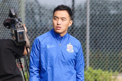 媒体人：冯潇霆不想退役，在中甲还能回越秀山跟广州球迷见个面-直播吧