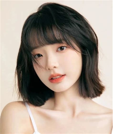 知性温柔短发头像女生